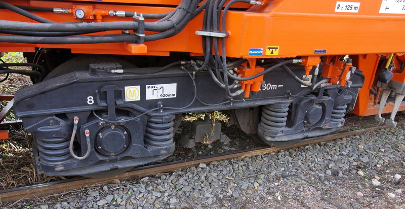 99 87 9 122 522-5 - 108-32 U (2013-05-13 gare de Saint Quentin) Colas Rail (15).jpg