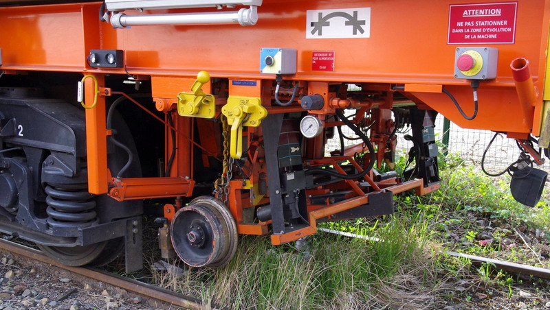 99 87 9 122 522-5 - 108-32 U (2013-05-13 gare de Saint Quentin) Colas Rail (24).jpg