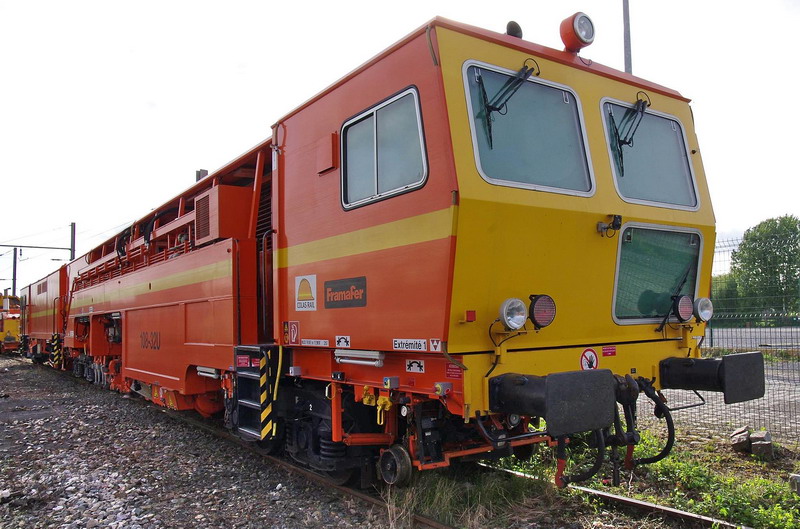 99 87 9 122 522-5 - 108-32 U (2013-05-13 gare de Saint Quentin) Colas Rail (26).jpg