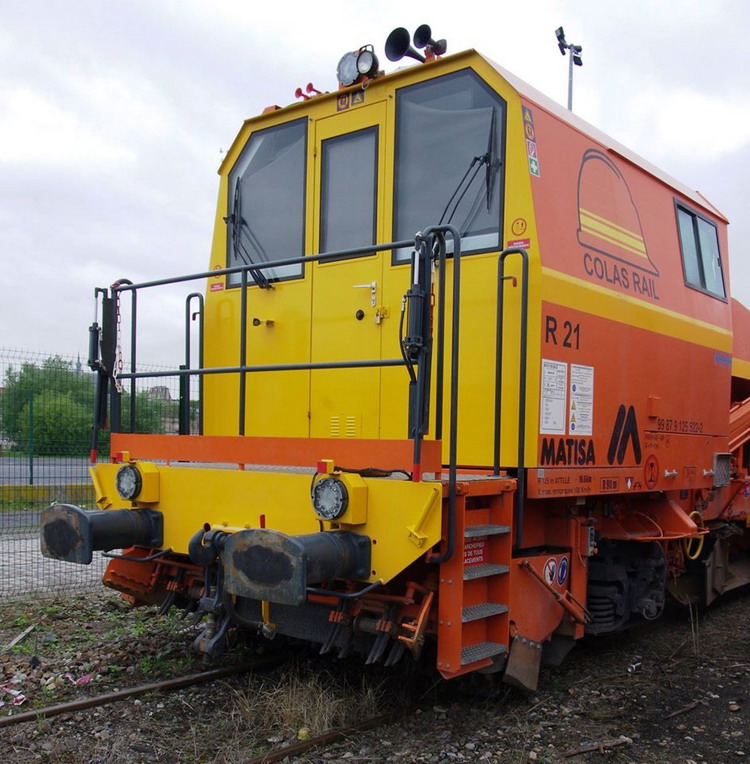 99 87 9 125 522-2 (2013-05-13 gare de Saint Quentin) R21 Colas Rail (2).jpg