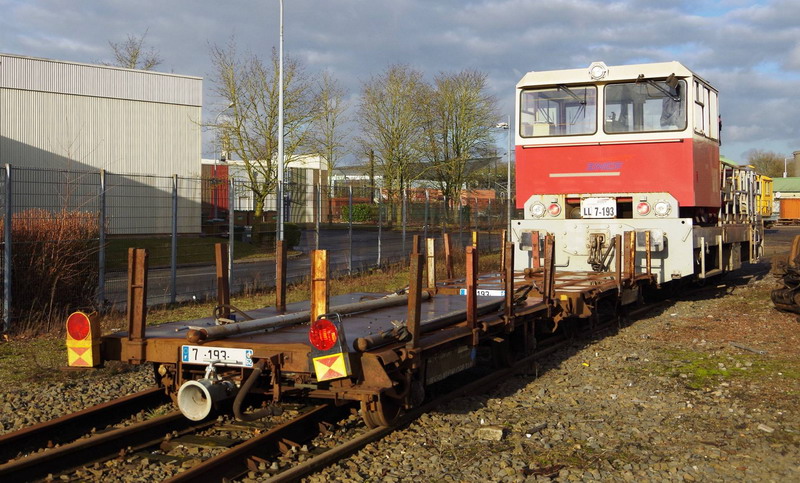 99 87 9 750 115-7 SNCF-LL (2017-01-11 C2MI Arras) + DU 84 P 7.193 (4).jpg