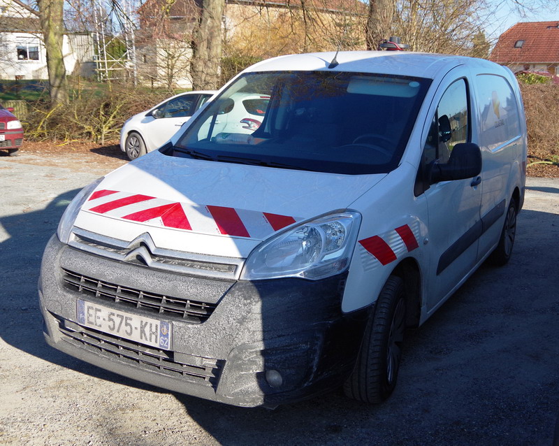 Citroën Berlingo (2017-01-19 Mennessi) EE-575-KH (1).jpg