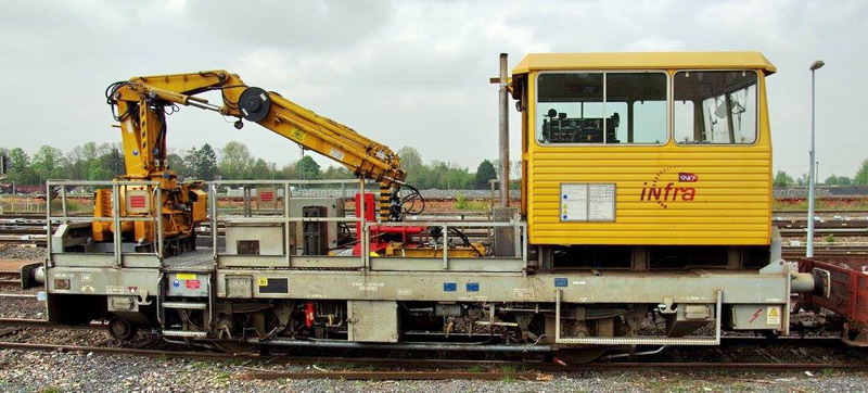 99 87 9 285 203-5 (2017-05-05 gare de Laon) DU 84 C 7.103 AM (7).jpg