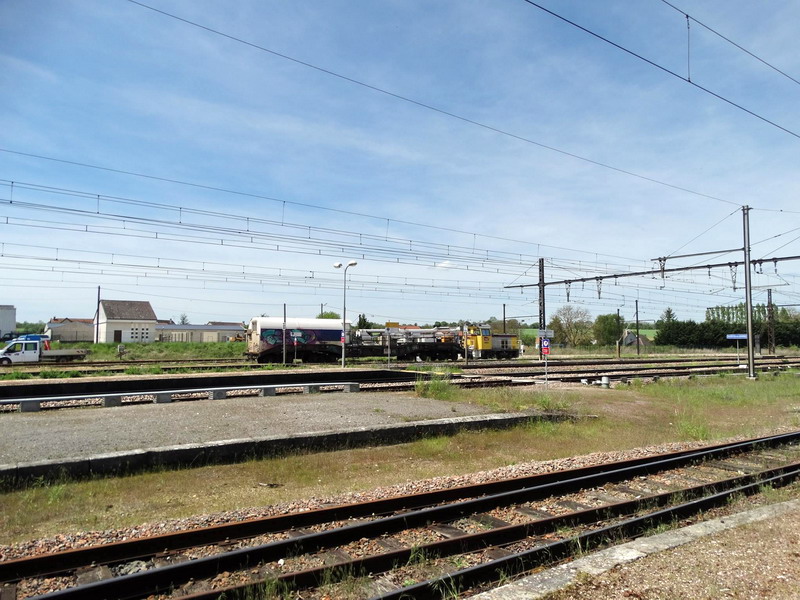 80 87 979 9 375-1 Uas W42 9 F-SNCFR (2017-05-17 Nuit sous Raviéres) (7).jpg
