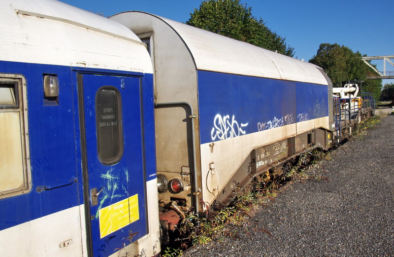 80 87 979 9 375-1 Uas W42 9 F SNCF-RO (2015-10-02 Tergnier) PF3 (6).jpg