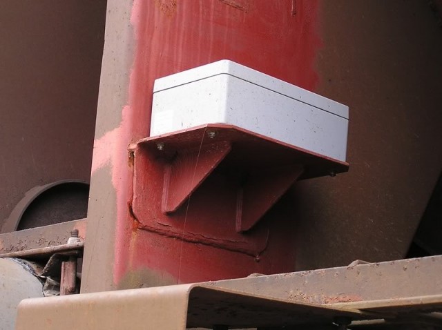 9777483c.jpg