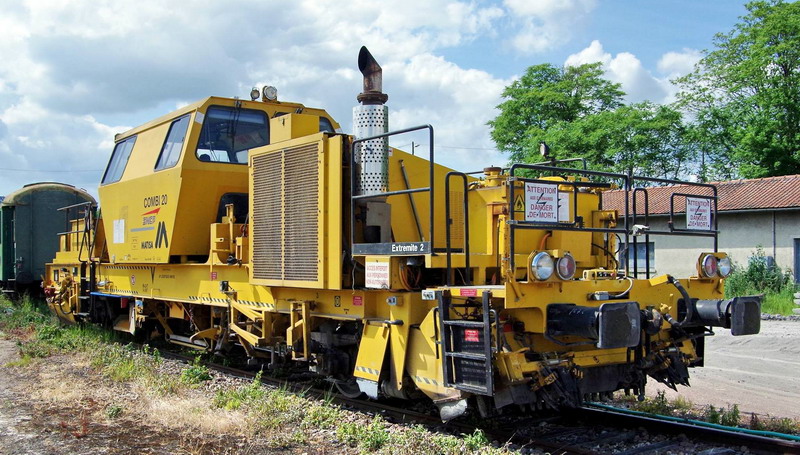 99 87 9 128 055-0 Combi 20 n°20005 (2017-05-31 Laon) SNCF-AM ex 9.353 (21).jpg