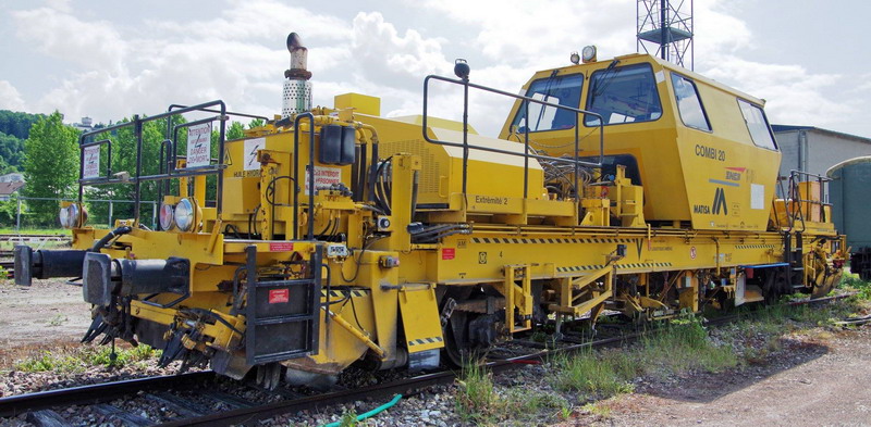 99 87 9 128 055-0 Combi 20 n°20005 (2017-05-31 Laon) SNCF-AM ex 9.353 (18).jpg