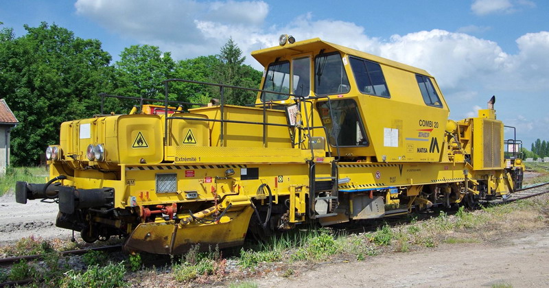 99 87 9 128 055-0 Combi 20 n°20005 (2017-05-31 Laon) SNCF-AM ex 9.353 (29).jpg