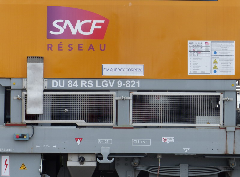 99 87 9 186 040-1 DU 84 RS LGV 9-821 (2017-06-04 Infrapôle LGV A de SPDC) + 041-9 (8).jpg