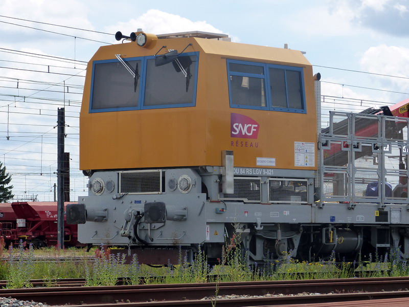 99 87 9 186 040-1 DU 84 RS LGV 9-821 (2017-06-04 Infrapôle LGV A de SPDC) + 041-9 (5).jpg