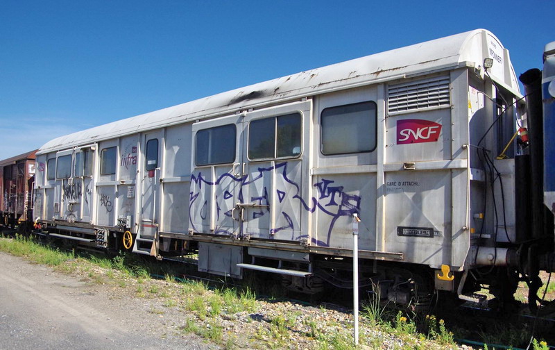 80 87 979 8 810-8 Uas W85 6 F-SNCFR BD Train désherbeur (2017-06-09 gare de Laon) (14).jpg