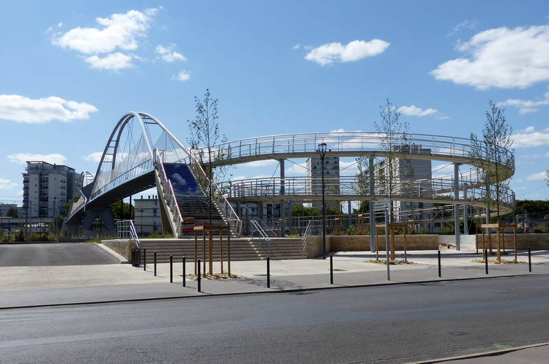 Nouvelle Passerelle de Tours (2017-08-06) (1).jpg