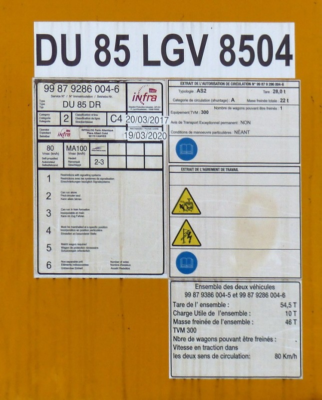 99 87 9 286 004-6 DU 85 DR (2017-08-13 Infrapôle LGV A à SPDC) (2).jpg