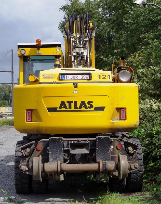 Atlas 1604 KZW (2017-09-07 gare de Henin) Taveirne (1).jpg