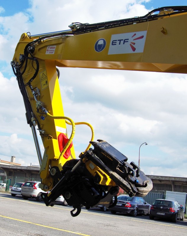 Engcon Tiltrotateur EC 219 (6).jpg