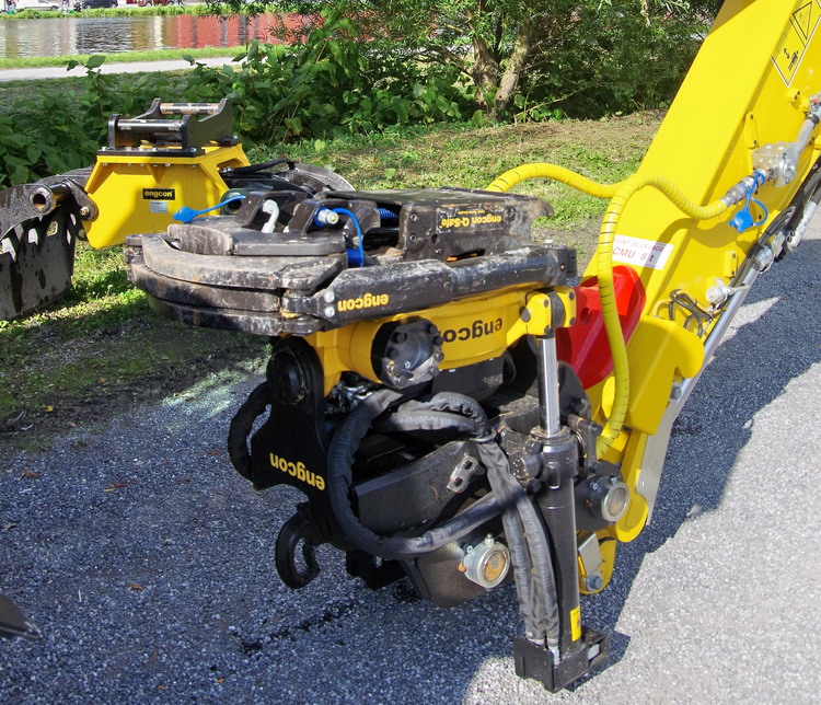 Engcon Tiltrotateur EC 219 (5).jpg