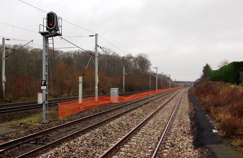 2018-01-23 gare de Mennessis à droite vers Amiens à gauche vers Tergnier (1).jpg