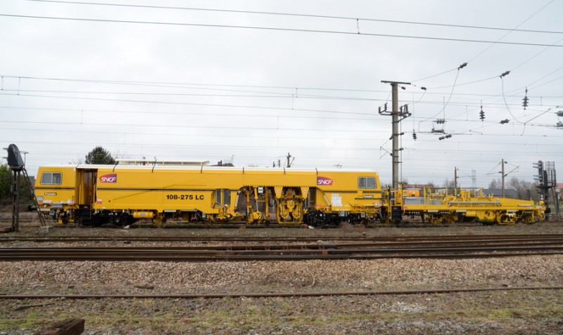 99 87 9 124 042-2 - 108-275 LC (2018-01-27 Somain) SNCF RESEAU Infralog Nord (4).jpg
