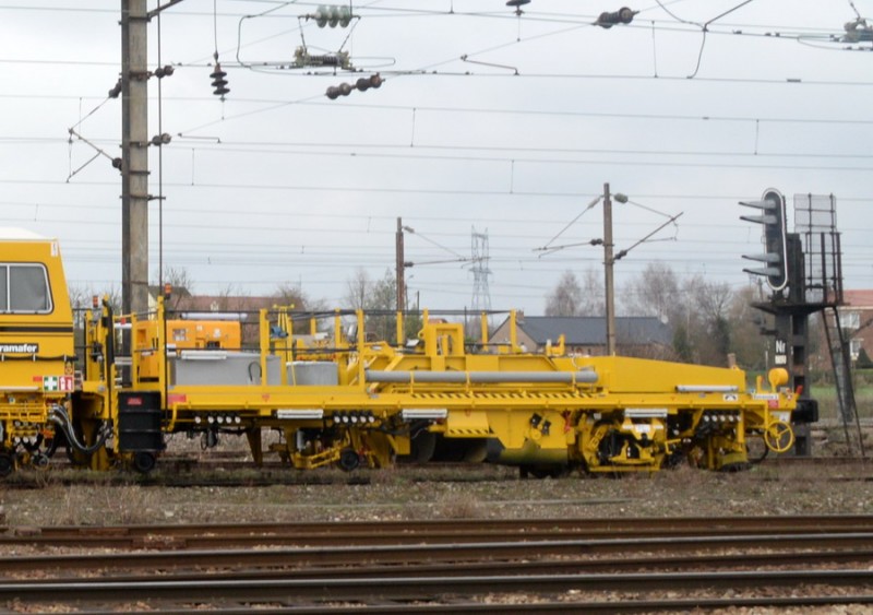 99 87 9 124 042-2 - 108-275 LC (2018-01-27 Somain) SNCF RESEAU Infralog Nord (6)..jpg