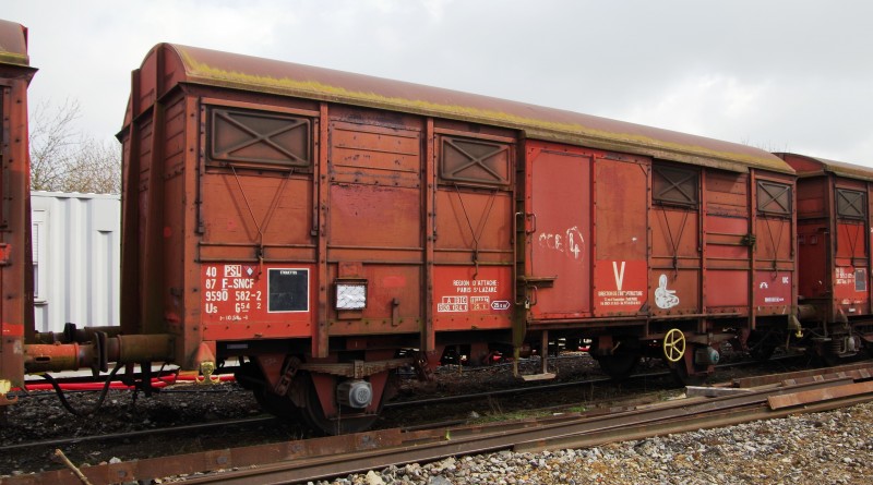 40 87 959 0 582-2 Us G54 2 F SNCF-PSL (2018-04-13 Chaulnes) (1).JPG