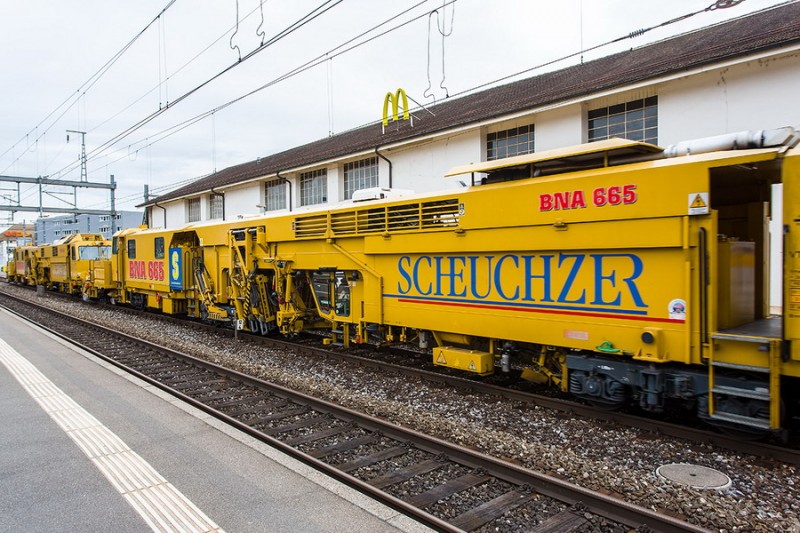 80 85 95 81 921-6 B66U (2014-08-25 gare de Morges CH) Scheuchzer BNA 665 + Re420 (2).jpg (241.95 Kio) Vu 1527 fois 80 85 95 81 921-6 B66U (2014-08-25 gare de Morges CH) Scheuchzer BNA 665 + Re420 (2).jpg