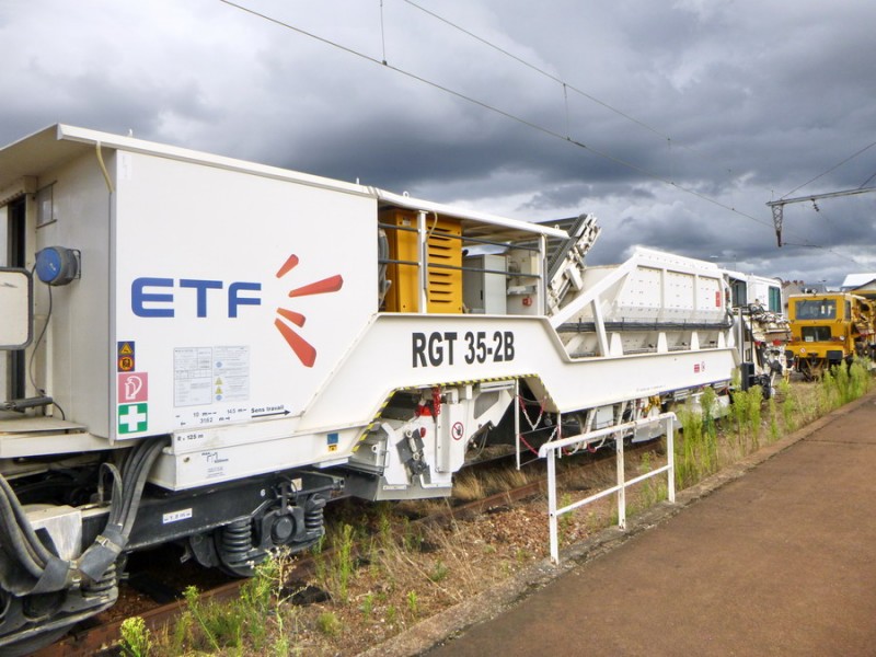 99 87 9 125 532-1 (2018-08-13 gare de Blois) RGT35-2B & VGS04MSC (5).jpg