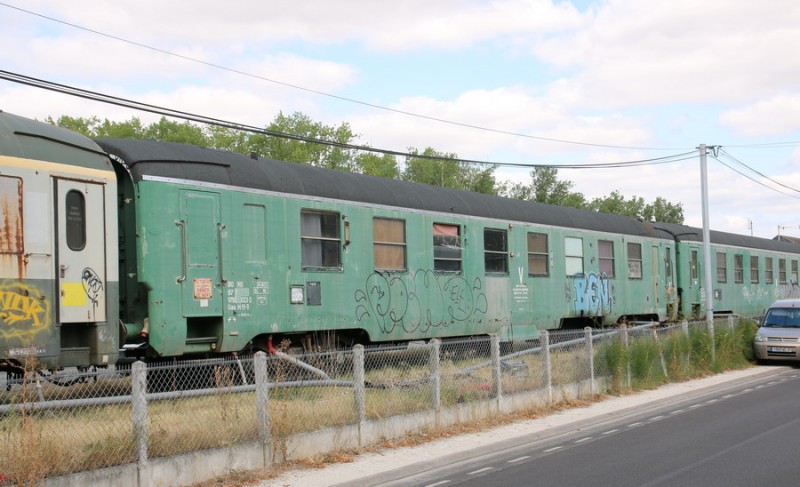 (2) 80 87 979 3 023-3 Uas H55 0 SNCF-RS (2018-08-21 Amboise).jpg