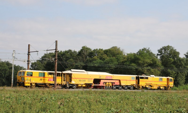 99 87 9 121 503-6 Type 109 3 XR (2018-08-28 RVB Amboise).jpg (171.16 Kio) Vu 3393 fois 99 87 9 121 503-6 Type 109 3 XR (2018-08-28 RVB Amboise).jpg