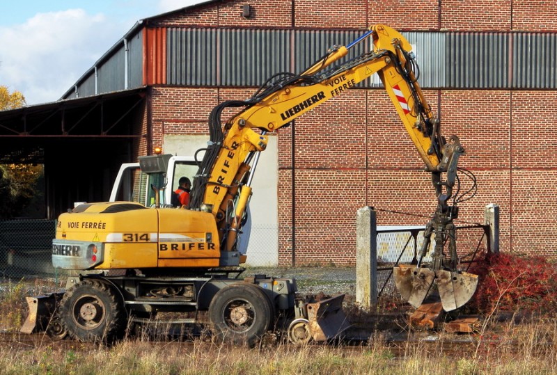 Liebherr 314 (2018-11-13 Nesle) (2).jpg (283 Kio) Vu 7769 fois Liebherr 314 (2018-11-13 Nesle) (2).jpg