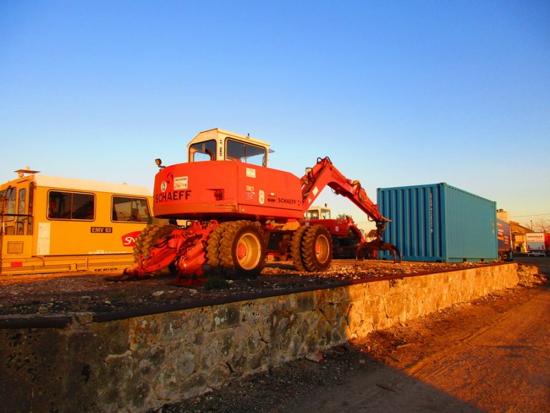 Schaeff HML 31 quai haut 1.jpg (200.29 Kio) Vu 5857 fois Schaeff HML 31 quai haut 1.jpg