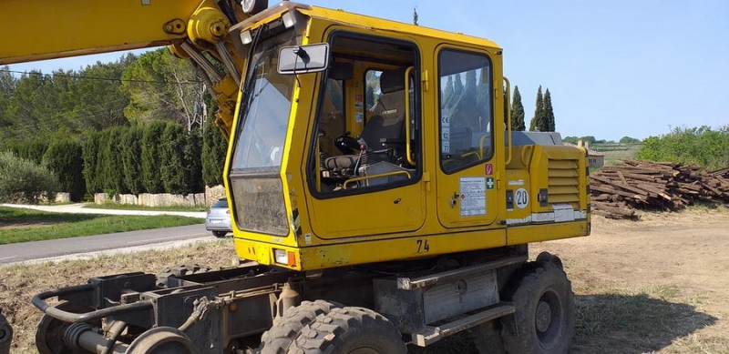 Liebherr A900ZW (2019-04-20 Uzes) vers Pont du Gard (3).jpg (159.78 Kio) Vu 2805 fois Liebherr A900ZW (2019-04-20 Uzes) vers Pont du Gard (3).jpg