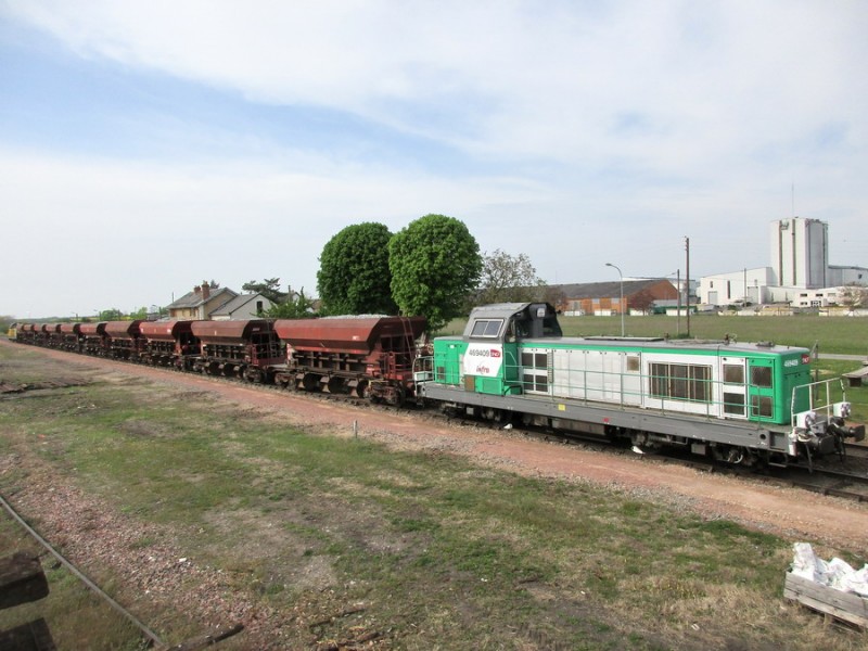 (40) TTX ballast BB 469409 INFRA Dijon Perrigny + 10 trémies Uas + BB 66914 Chalindrey.jpg (204.59 Kio) Vu 5426 fois (40) TTX ballast BB 469409 INFRA Dijon Perrigny + 10 trémies Uas + BB 66914 Chalindrey.jpg