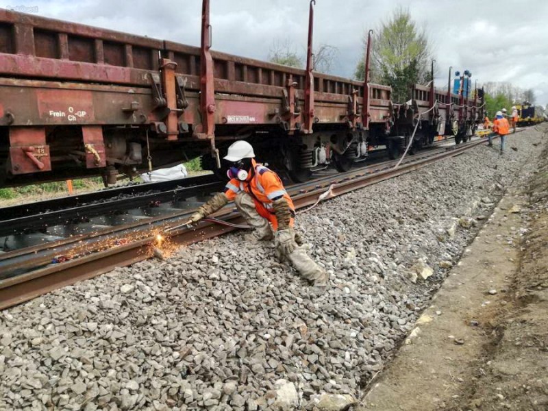 video-le-train-usine-a-l-oeuvre-sur-la-ligne-ter-bergerac-libourne.jpg