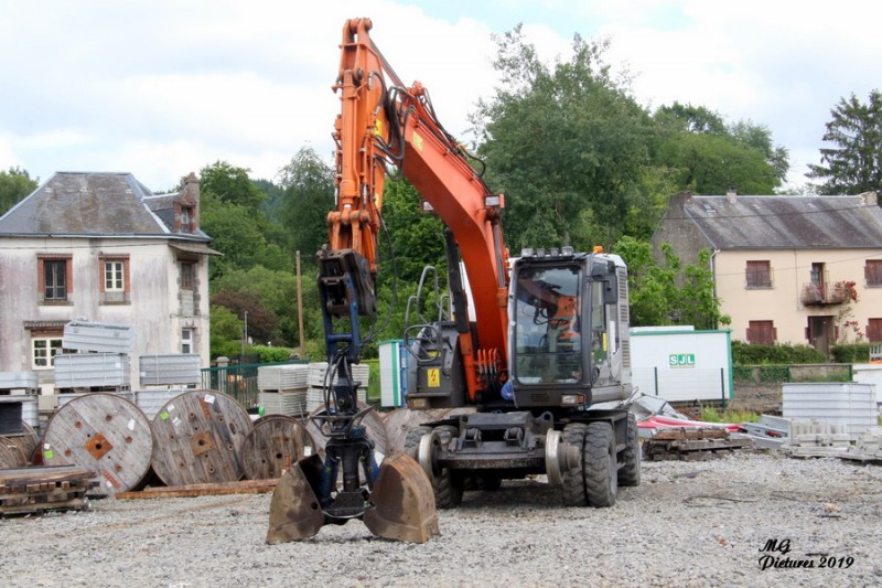 Hitachi ZX170PRR (2019-06-15 Saint-Sulpice-Laurière) série C191 TVF (1).jpg