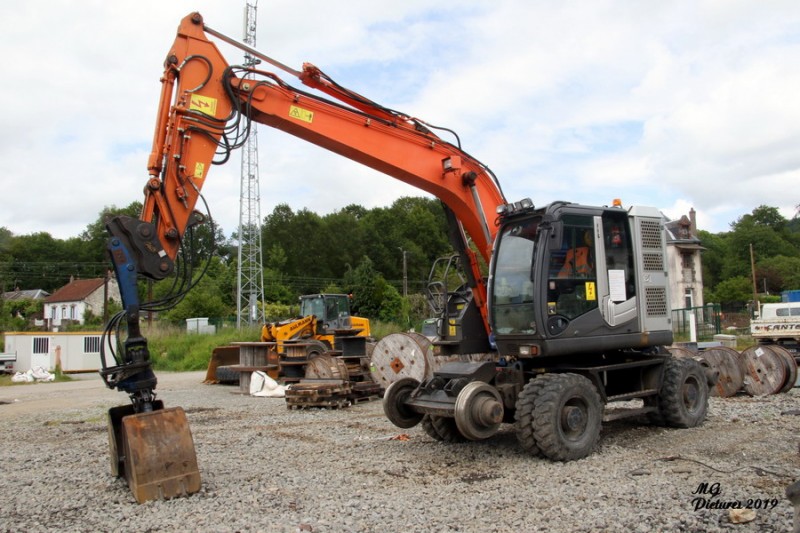 Hitachi ZX170PRR (2019-06-15 Saint-Sulpice-Laurière) série C191 (0).jpg