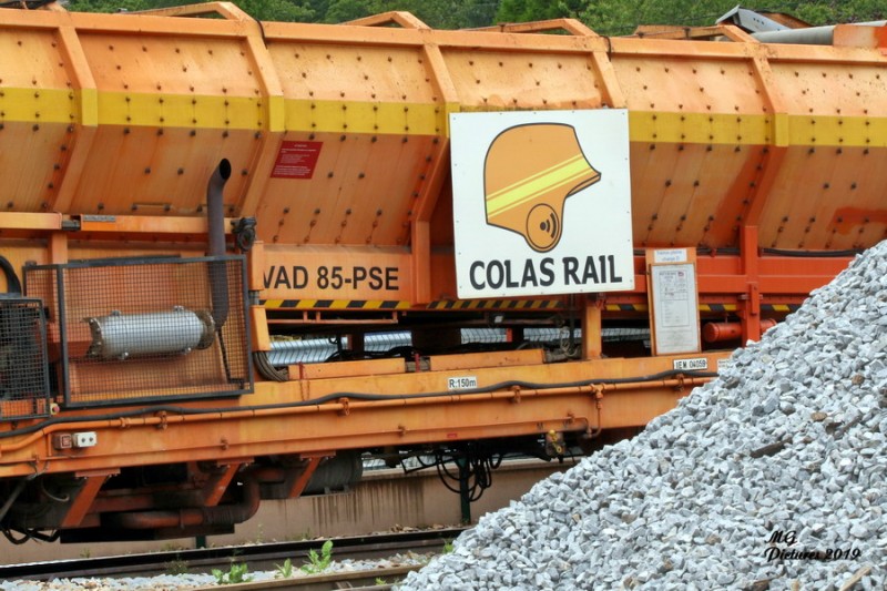 99 87 9 352 524-2 VAD 85 PSE (2019-06-15 Saint-Sulpice-Laurière) Colas Rail n°252 (1).jpg