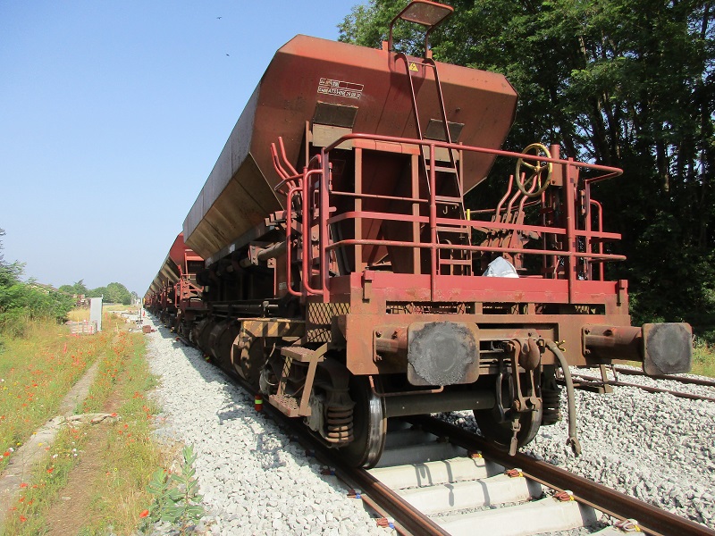 (28) Cales antidérive sur tous les essieux des 3 derniers wagons.JPG