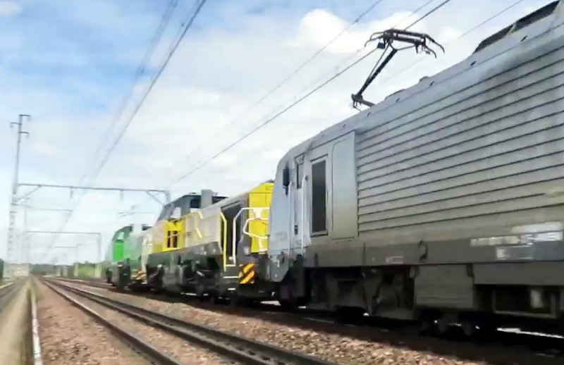 DE 18 5502268 (2019-08-05 Pont de Montlouis) + 37038 + DE 18 (2).png (614.93 Kio) Vu 5462 fois DE 18 5502268 (2019-08-05 Pont de Montlouis) + 37038 + DE 18 (2).png