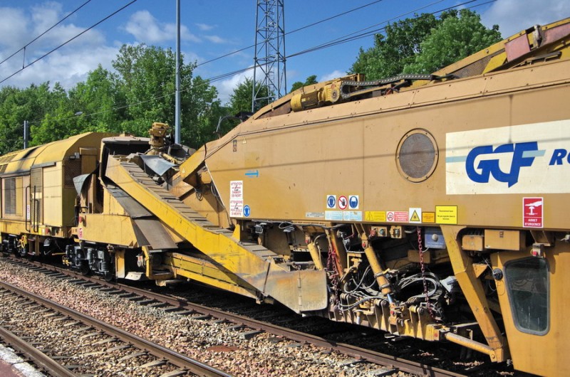 99 87 9 314 507-4 (2019-07-30 Poix de Picardie) Train XD GCF Roma C75 (4).jpg