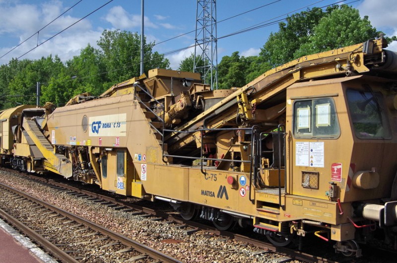 99 87 9 314 507-4 (2019-07-30 Poix de Picardie) Train XD GCF Roma C75 (2).jpg
