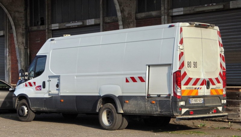 IVECO DAILY (2019-09-17 Saint-Quentin) (2).jpg