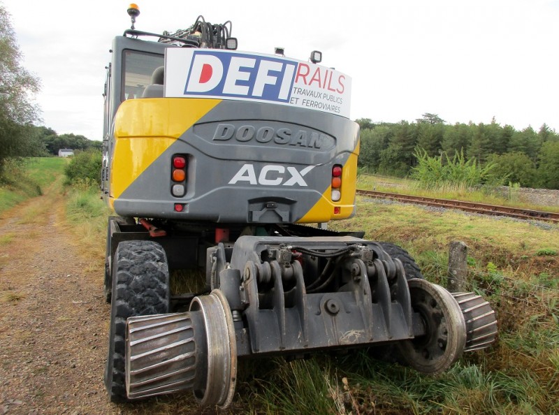 (12) Doosan ACX DX 160 WRR Défi Rails.JPG