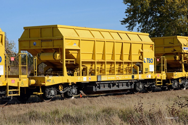 99 87 935 2 585-3 Joué-lès-Tours01 121121.jpg