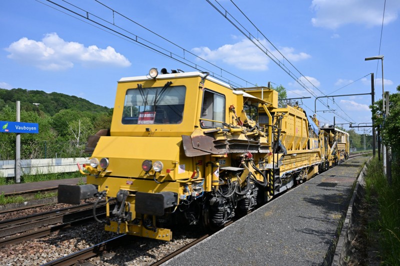 99 87 9 113 501-0-TRB 300 n°302-TSO-Passe en gare de Vauboyen-09 05 2022-02.jpg