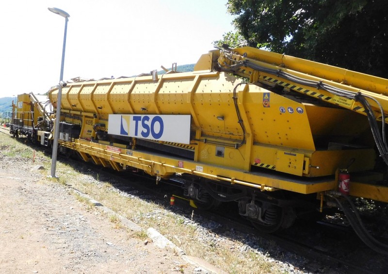 VAD 85 PSE - 99 87 9 352 573-9 - TSO (Ex E-Génie) Vic-sur-Cère 07-2022 (2).JPG