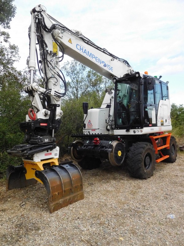 CATERPILLAR M323f - RH600118 - CHAMPENOISE Chasse-sur-Rhône 08-2022 (1).JPG