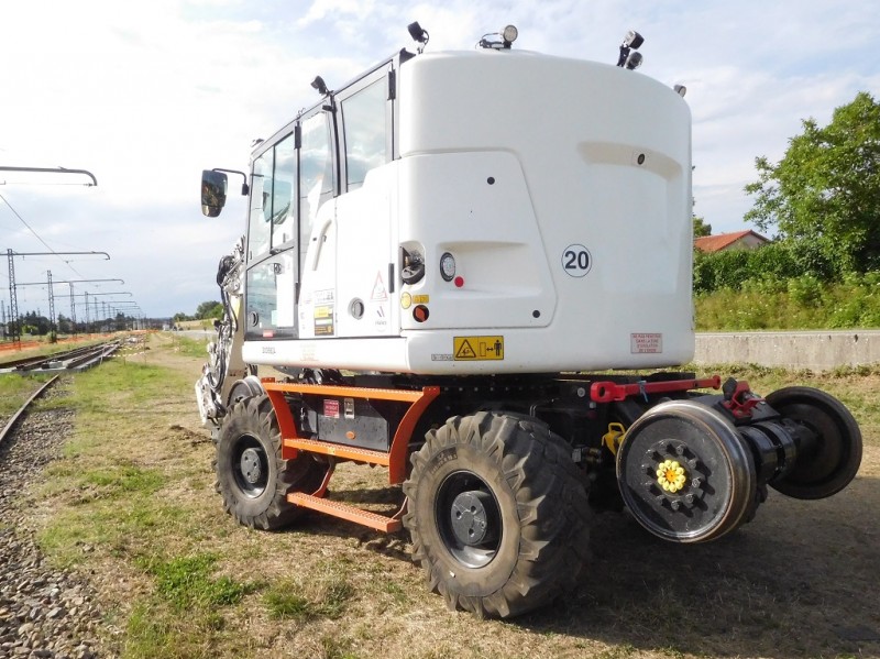 CATERPILLAR M323f - RH600118 - Champenoise (Ambérieu-en-Bugey 05-07-2023) (3).JPG