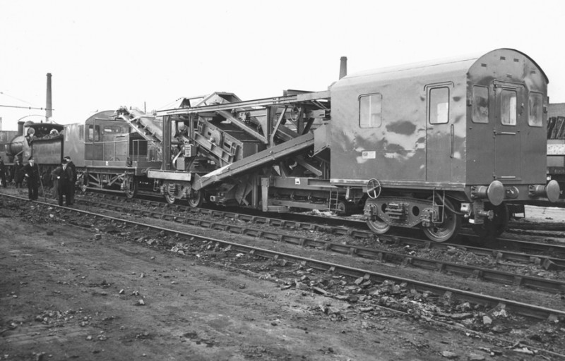 Dégarnisseuse Matisa-3C5-1953-02.jpg