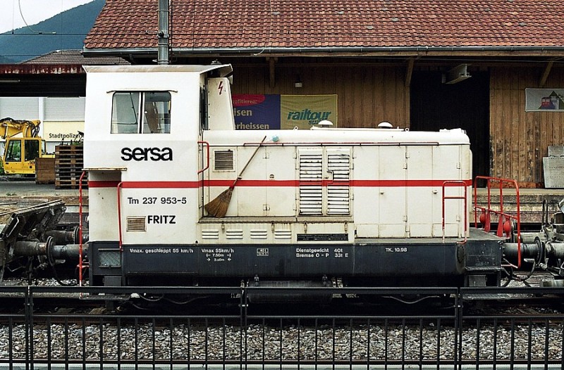 20060708sa-grenchen-nord-granges-nord-locotracteur-tm237-953-5fritz-sersa-vt07-2006-iv-06retoucheauto-recadre900.jpg (255.09 Kio) Vu 678 fois 20060708sa-grenchen-nord-granges-nord-locotracteur-tm237-953-5fritz-sersa-vt07-2006-iv-06retoucheauto-recadre900.jpg